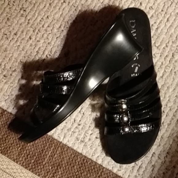 Shoes - Picture 2 of 4